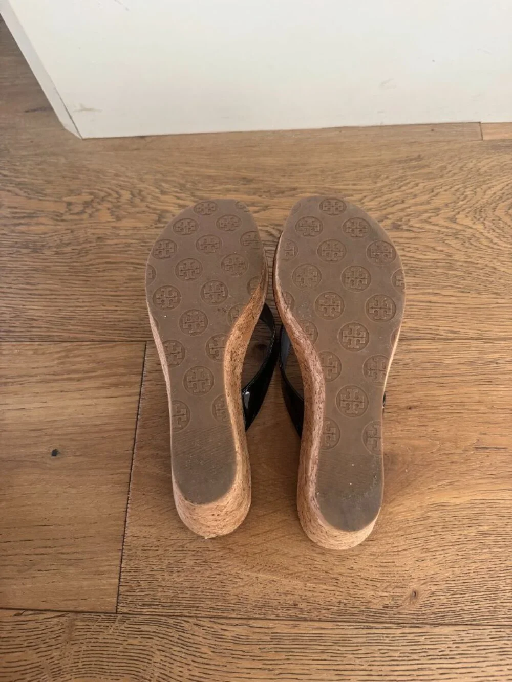Tory Burch Platform sandal with patent leather strap, size 8